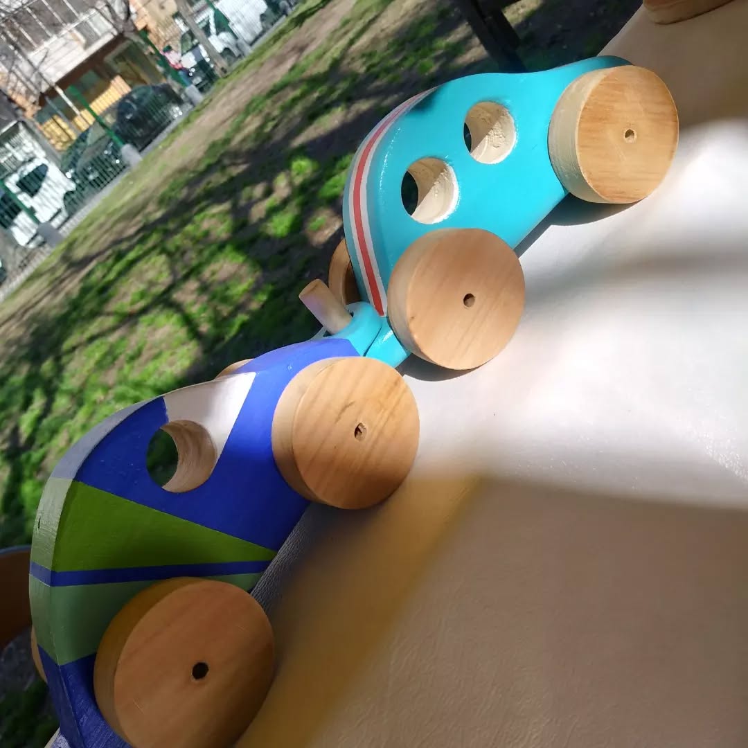 Autitos de madera