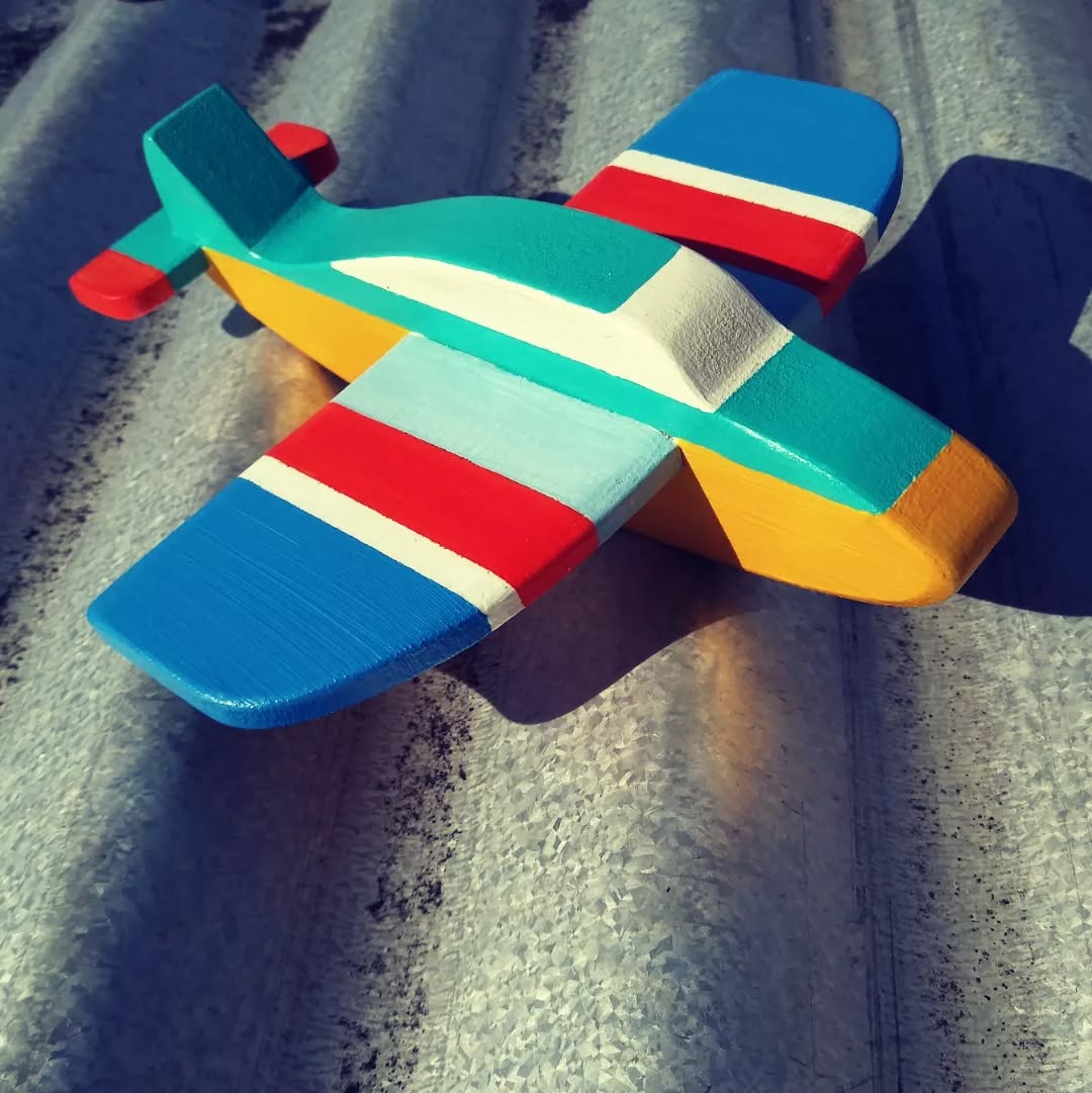 Avión de madera